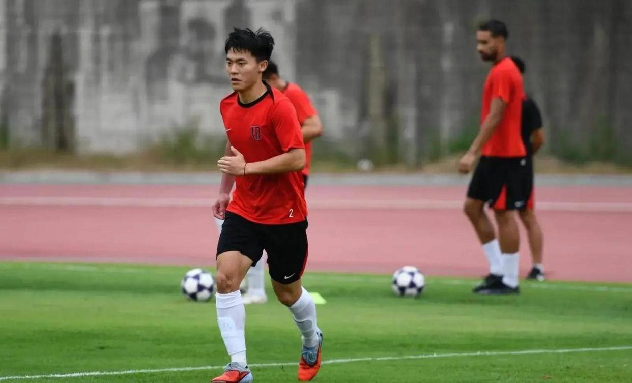 开云体育官网- 亚冠关键时刻走向成谜，广州队单刀错失，压力陡增，训练强度明显提升